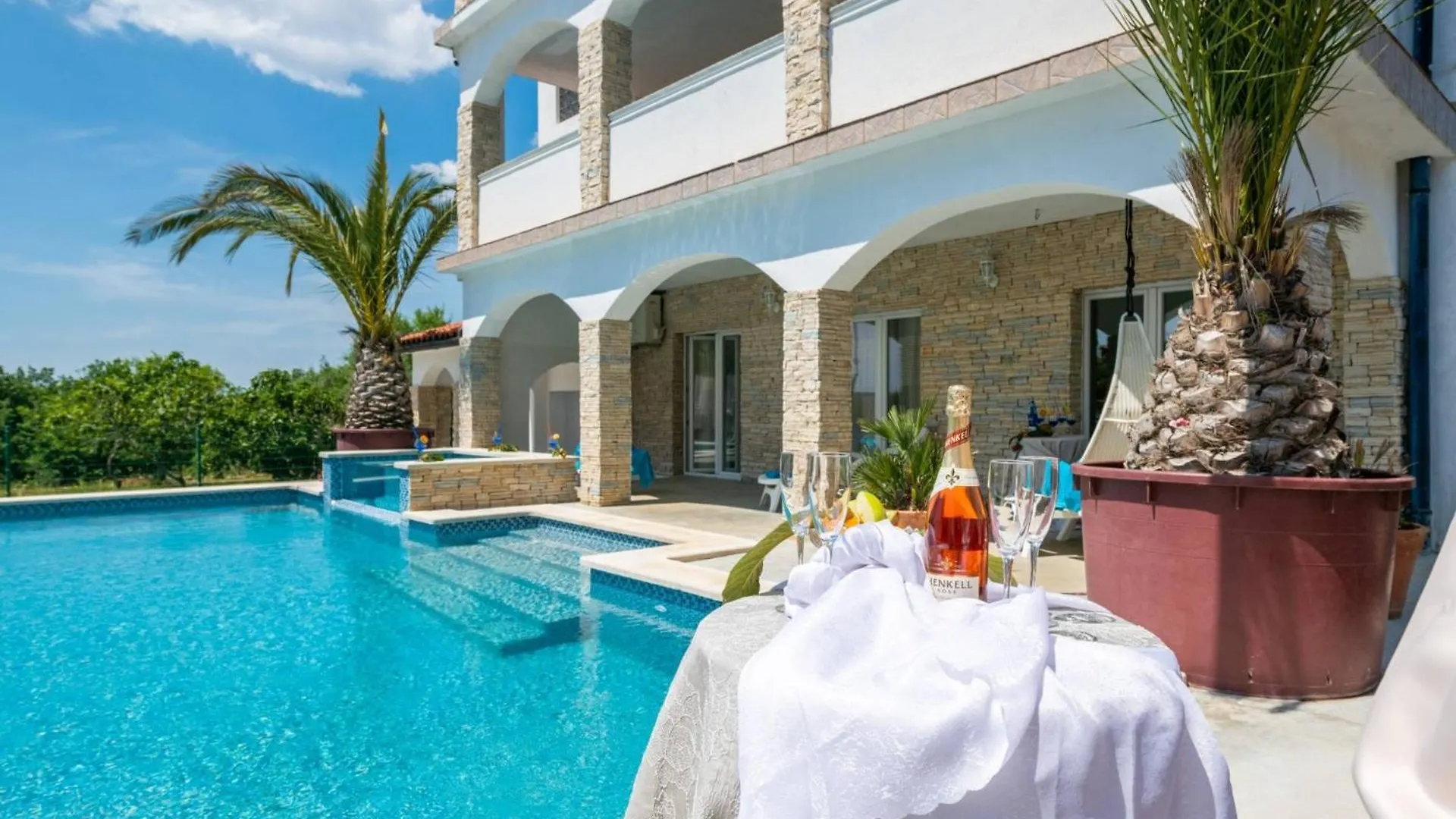 Villa Arta In Μεντουλίν